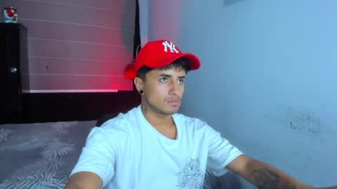 Snapshot of boylatin_777 chatting on December 19, 2024, 5:40 am miguel  online show from December 19, 2024, 5:40 am