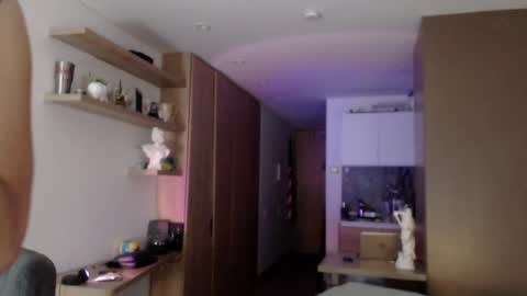 Snapshot of bradley_muscle chatting on September 18, 2025, 11:18 pm Bradley online show from September 18, 2025, 11:18 pm