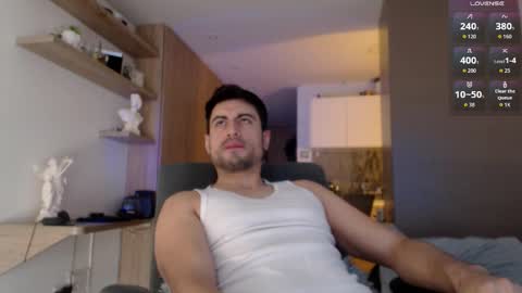 Snapshot of bradley_muscle chatting on October 3, 2025, 7:33 pm Bradley online show from October 3, 2025, 7:33 pm