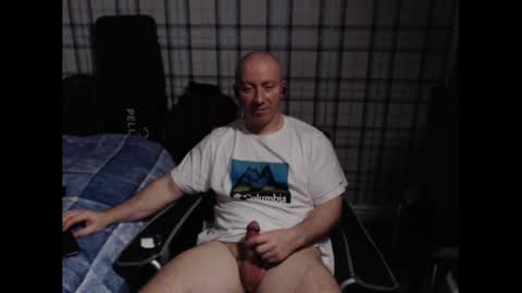 Snapshot of britguy_uk chatting on February 23, 2025, 3:24 am Lemee Joinyuu online show from February 23, 2025, 3:24 am