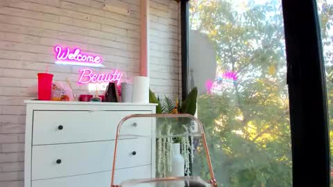 Snapshot of britney_charm chatting on October 20, 2025, 6:14 am britney_charm online show from October 20, 2025, 6:14 am