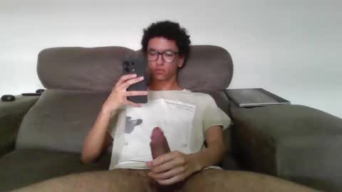 Snapshot of brocklow chatting on December 4, 2024, 5:44 pm Derek Richard online show from December 4, 2024, 5:44 pm