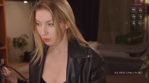 Snapshot of bronnica chatting on December 9, 2024, 2:49 pm Anna online show from December 9, 2024, 2:49 pm