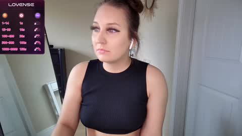 brookebee online show from December 8, 2024, 7:43 pm