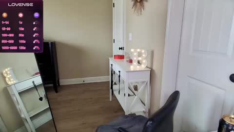 brookebee online show from December 15, 2024, 8:04 pm