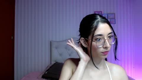Snapshot of brooklove_doll chatting on December 19, 2024, 5:18 am Brook Loves online show from December 19, 2024, 5:18 am
