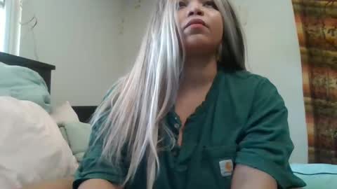 Snapshot of brownsugar0910 chatting on December 6, 2024, 5:22 pm EtherealLilac online show from December 6, 2024, 5:22 pm