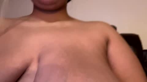 Snapshot of brownsugar0910 chatting on February 12, 2025, 8:49 am EtherealLilac online show from February 12, 2025, 8:49 am