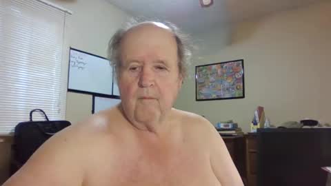 Snapshot of bullfrogg5050 chatting on October 6, 2025, 10:18 pm bullfrogg5050 online show from October 6, 2025, 10:18 pm