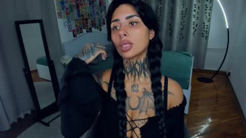 Snapshot of butter_f1y chatting on October 5, 2025, 6:12 am Sabrina online show from October 5, 2025, 6:12 am