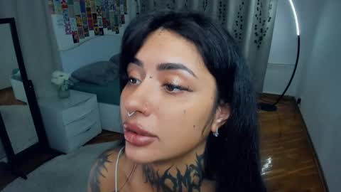 Snapshot of butter_f1y chatting on October 13, 2025, 6:24 am Sabrina online show from October 13, 2025, 6:24 am