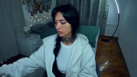 Snapshot of butter_f1y chatting on October 20, 2025, 6:25 am Sabrina online show from October 20, 2025, 6:25 am