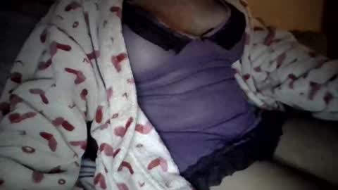 Snapshot of caligirl310r chatting on December 9, 2024, 2:02 am Caligurl   Queen    Head Fluffer In Charge  Goddess of Cocktease   Mistress of Holes online show from December 9, 2024, 2:02 am