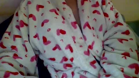 Snapshot of caligirl310r chatting on December 17, 2024, 3:28 pm Caligurl   Queen    Head Fluffer In Charge  Goddess of Cocktease   Mistress of Holes online show from December 17, 2024, 3:28 pm