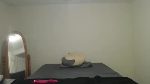 Snapshot of cals9x chatting on October 18, 2025, 11:27 pm camzxoxox online show from October 18, 2025, 11:27 pm