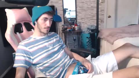 Snapshot of calvin_tanner chatting on December 18, 2024, 3:22 pm calvin_tanner online show from December 18, 2024, 3:22 pm