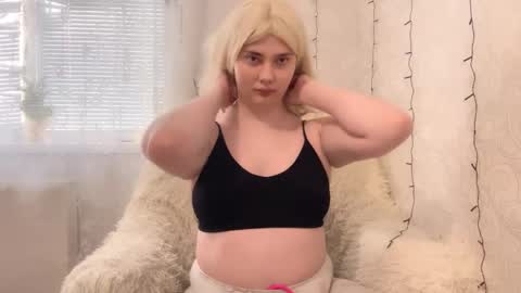 Snapshot of camgirl_xx chatting on January 9, 2025, 8:24 am Marta online show from January 9, 2025, 8:24 am