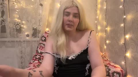 Snapshot of camgirl_xx chatting on January 20, 2025, 5:59 pm Marta online show from January 20, 2025, 5:59 pm