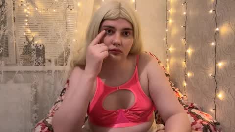 Snapshot of camgirl_xx chatting on January 23, 2025, 6:24 pm Marta online show from January 23, 2025, 6:24 pm