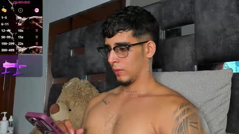   INDEPENDENT MODEL online show from October 23, 2025, 5:51 am