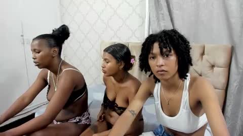 Snapshot of candy_ebony18_ chatting on October 5, 2025, 1:09 pm candy_ebony18_ online show from October 5, 2025, 1:09 pm