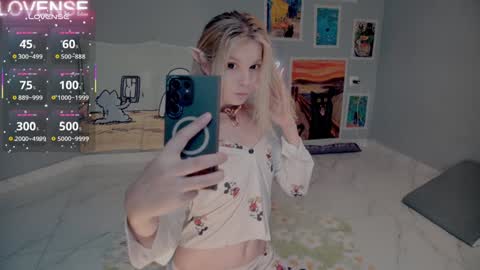 Snapshot of careful_i_bite chatting on September 24, 2025, 5:55 am NONA follow online show from September 24, 2025, 5:55 am