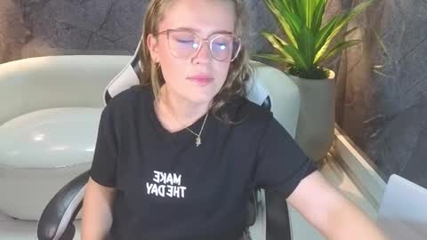 Snapshot of carla_tp chatting on October 10, 2025, 12:59 pm Carla  online show from October 10, 2025, 12:59 pm
