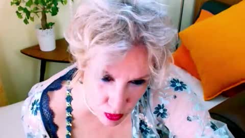 Snapshot of carmenrossi chatting on October 10, 2025, 7:29 am Carmen online show from October 10, 2025, 7:29 am