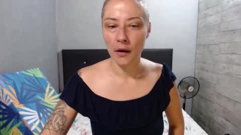 Caro milf  online show from September 11, 2025, 7:03 pm