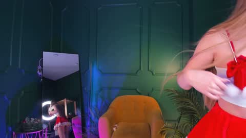 Snapshot of cassie_palmer chatting on December 24, 2024, 1:39 pm Hello my name is Cassie and my friend Nilo is also here online show from December 24, 2024, 1:39 pm