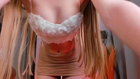 Snapshot of cassie_palmer chatting on December 25, 2024, 9:45 am Hello my name is Cassie and my friend Nilo is also here online show from December 25, 2024, 9:45 am