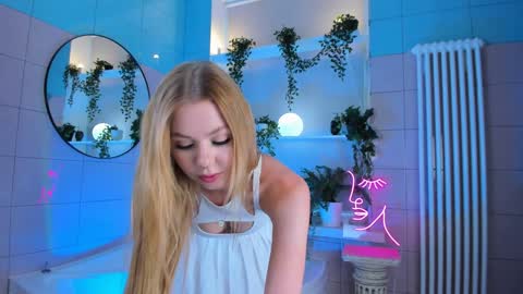 Snapshot of cassie_palmer chatting on January 21, 2025, 9:46 am Hello my name is Cassie and my friend Nilo is also here online show from January 21, 2025, 9:46 am