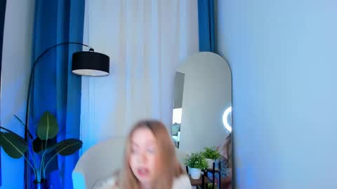 Snapshot of cassie_palmer chatting on February 21, 2025, 6:29 am Hello my name is Cassie and my friend Nilo is also here online show from February 21, 2025, 6:29 am