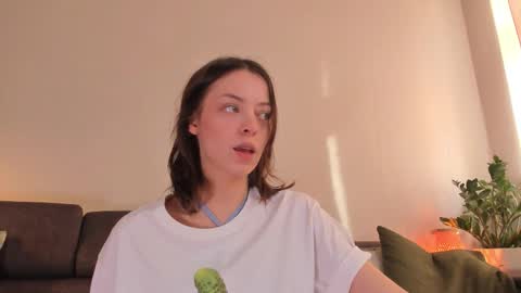 Snapshot of cassisland chatting on September 24, 2025, 1:25 pm  cassandra  online show from September 24, 2025, 1:25 pm