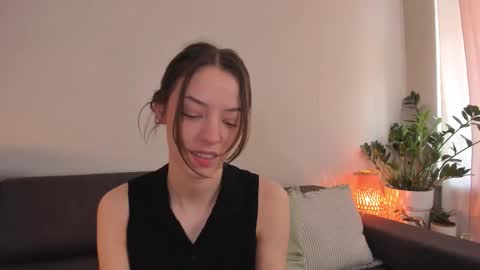 Snapshot of cassisland chatting on October 10, 2025, 12:15 pm  cassandra  online show from October 10, 2025, 12:15 pm