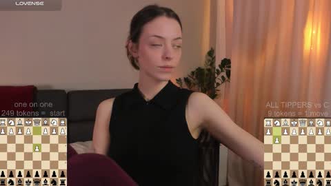Snapshot of cassisland chatting on October 19, 2025, 5:13 pm  cassandra  online show from October 19, 2025, 5:13 pm