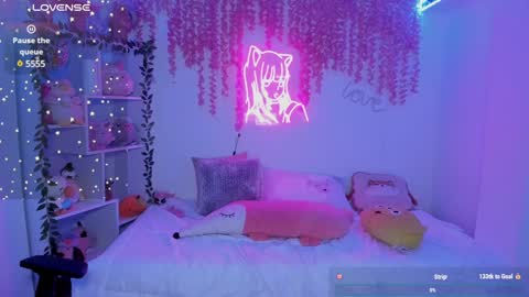 Snapshot of cat_kitty18 chatting on December 18, 2024, 6:46 pm Lorena Saenz online show from December 18, 2024, 6:46 pm