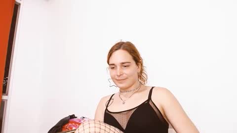 Snapshot of catnessa_ chatting on October 3, 2025, 12:18 am Catalina Restrepo online show from October 3, 2025, 12:18 am