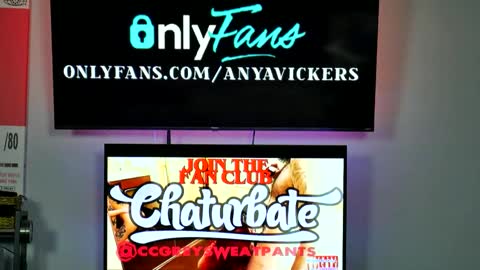 Snapshot of ccgreysweatpants chatting on January 18, 2025, 6:03 am WHAT CAN YOU GET US TO DO online show from January 18, 2025, 6:03 am