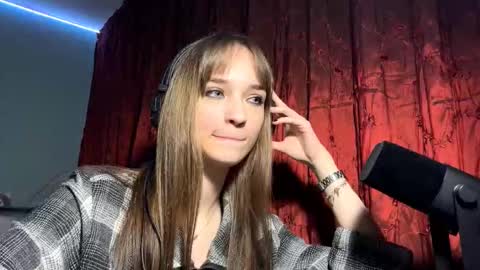 Snapshot of ceciliameusel chatting on November 11, 2025, 4:18 pm Lily online show from November 11, 2025, 4:18 pm