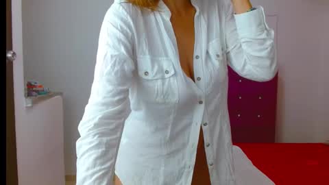 Snapshot of chantalsemenova2023 chatting on January 8, 2025, 10:16 pm chantal sweety and horny latina for u online show from January 8, 2025, 10:16 pm
