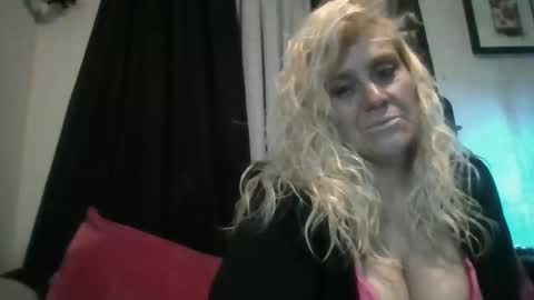 Snapshot of chaosangel33 chatting on October 26, 2025, 11:05 am Ms. Behaving online show from October 26, 2025, 11:05 am