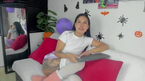 charlote_ross online show from October 22, 2025, 4:02 am