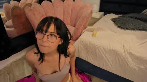 Snapshot of charlotte_knox chatting on February 28, 2025, 11:01 pm Charlotte online show from February 28, 2025, 11:01 pm