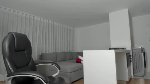 Snapshot of charlotte_tiller chatting on January 27, 2025, 2:31 am Yuli online show from January 27, 2025, 2:31 am