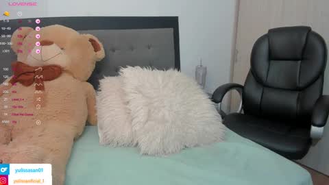 Snapshot of charlotte_tiller chatting on February 21, 2025, 11:43 pm Yuli online show from February 21, 2025, 11:43 pm