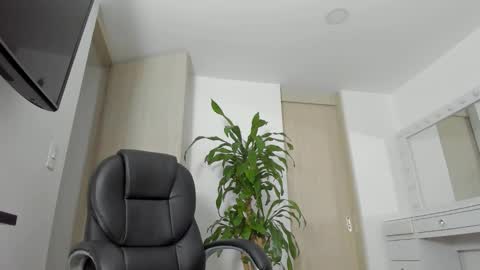 Snapshot of charlotte_tiller chatting on October 10, 2025, 6:12 am Yuli online show from October 10, 2025, 6:12 am