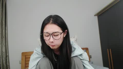 Snapshot of charlottelin chatting on December 8, 2024, 5:11 pm Charlotte online show from December 8, 2024, 5:11 pm