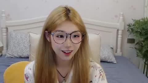 Snapshot of charlottelin chatting on October 15, 2025, 2:39 pm Charlotte online show from October 15, 2025, 2:39 pm