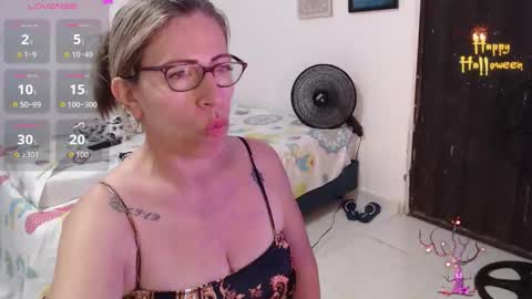 Snapshot of chayla_ruiz chatting on October 17, 2025, 11:40 pm CHAYLA VICTORIA RUIZ online show from October 17, 2025, 11:40 pm